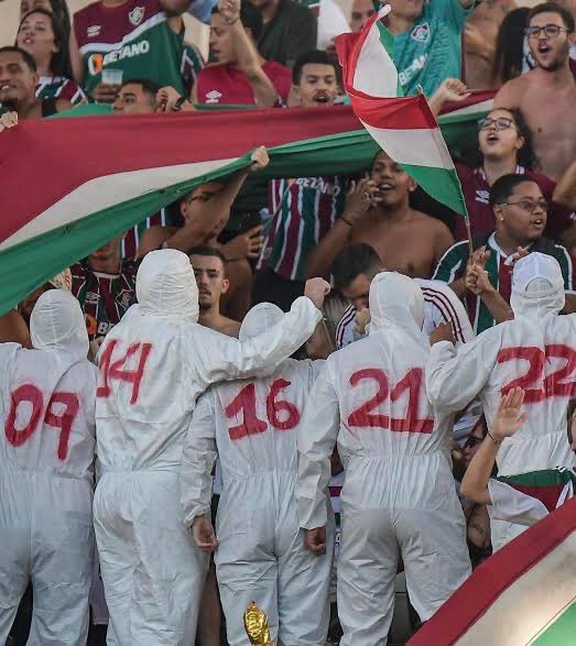 gabrielffc17's tweet photo. O FANTASMA DA B SEMPRE RETORNA PARA ASSOMBRAR https://t.co/2KP2u8m6VX