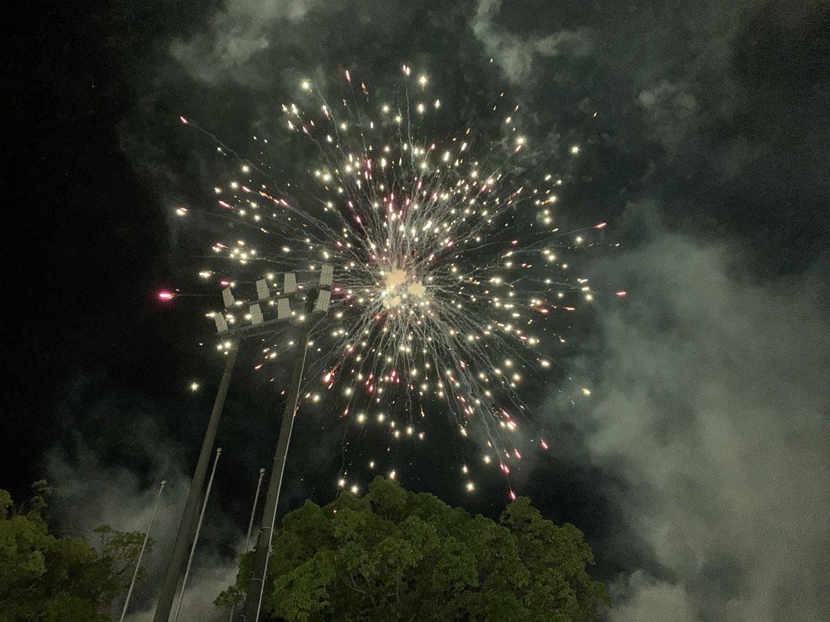 abnodece's tweet photo. 花火見に行ってきました https://t.co/VnuaAYhZkZ