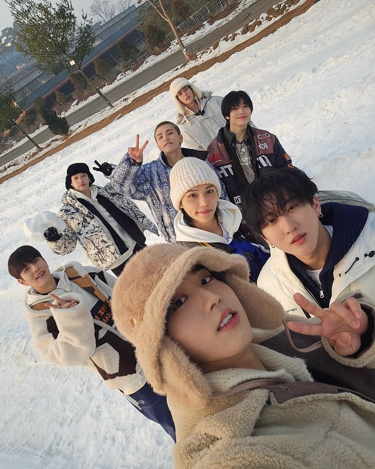 RosetteSeungmin's tweet photo. Okay sekarang srss tlg jadi bang Lino dan bang Changbin, please? Biarin RosetteSKZ (almost) fullteam? 🥺 https://t.co/U7Q0nfgGmW