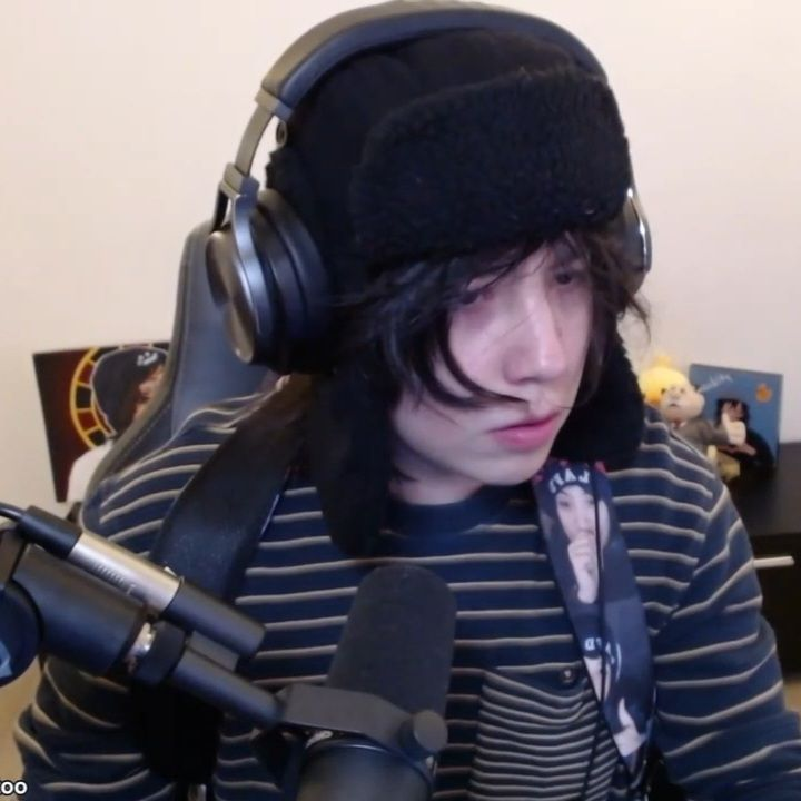 paqvinx21's tweet photo. The fact that they both look so good in an ushanka but almost never wear it
btw they have matching hats wowa https://t.co/WggT6U6Eol
