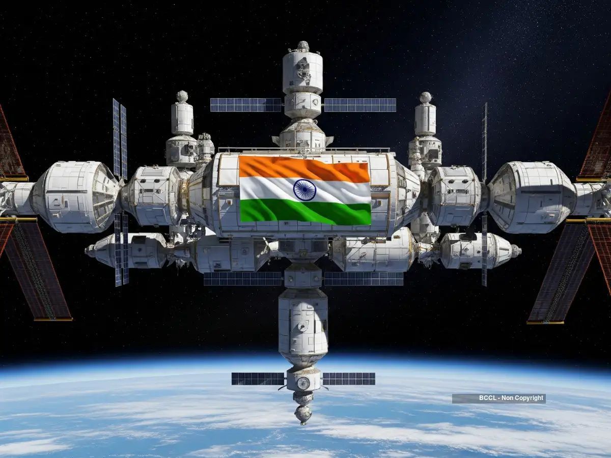 IndianTechGuide's tweet photo. 🚨 India is building its own space station, the Bharatiya Antariksh Station (BAS), with the first module, BAS-01, set to launch in 2028. 

- Completion slated for 2035.
- Orbit altitude: 400 to 450 km above Earth.
- Designed to support a crew of 3 to 4 astronauts.
- Stays can last for 3 to 6 months. 

The aim is to establish a permanent human presence for India in Low Earth Orbit (LEO).