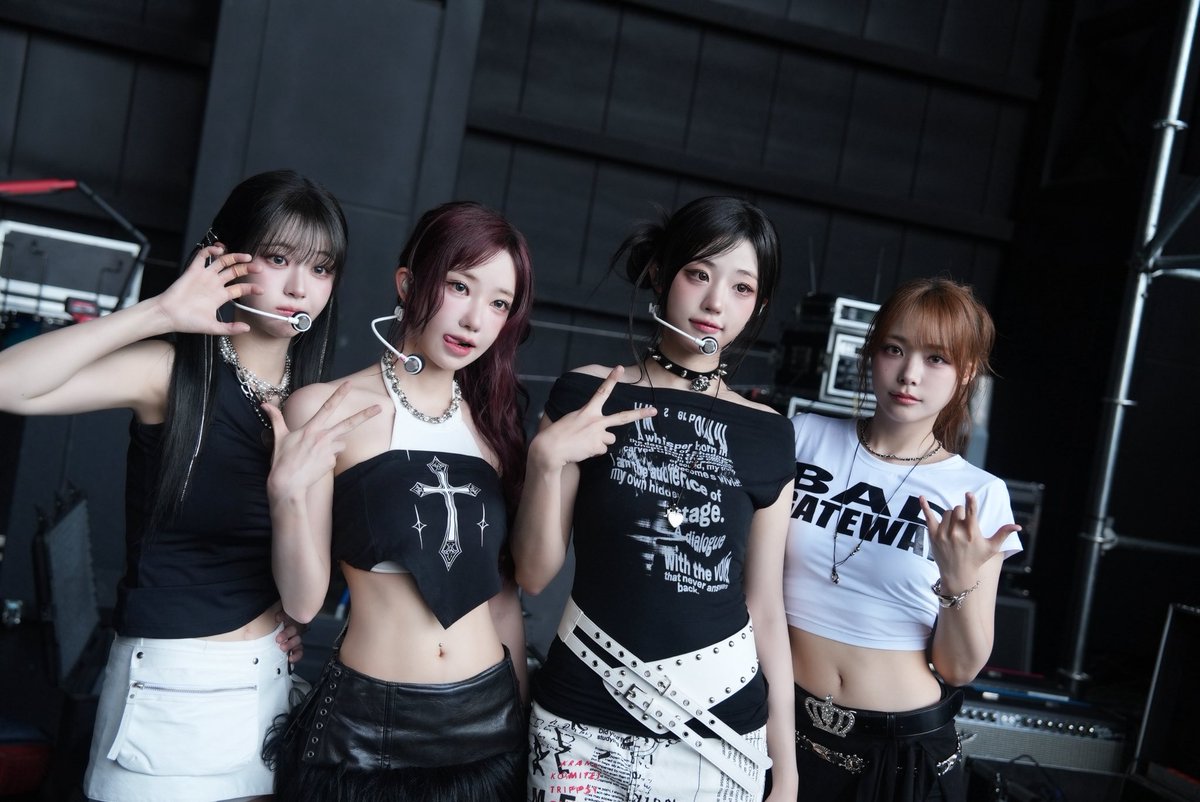 official_QWER's tweet photo. 𝑸𝑾𝑬𝑹 𝒂𝒕 2026 𝑷𝑬𝑵𝑻𝑨𝑷𝑶𝑹𝑻 https://t.co/0z7uMxXouG