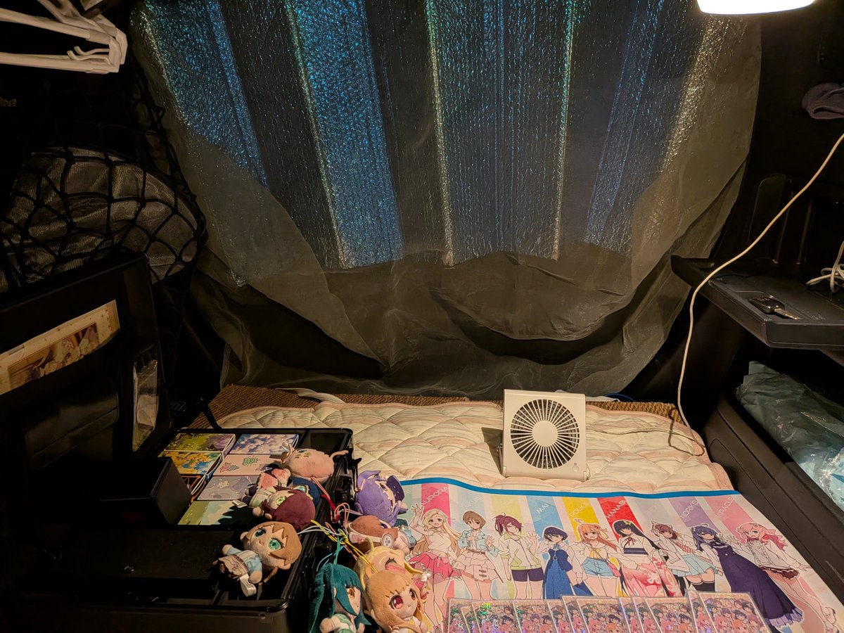 2d_sts649's tweet photo. いいかい？ ラブカの厳しい世界では、敗けたプレイヤーには宿なんて与えられないの。狭い車内で、日の目を見るまでトレーニングを積むしかないんですよ。

ちなみに、穂のんらぶゆー のほか、君ここ繚乱、10進行カラテ、加点Liella!、ワンダラμ's を組んできたので、対面勉強すっぞ。 https://t.co/on2xraolvf