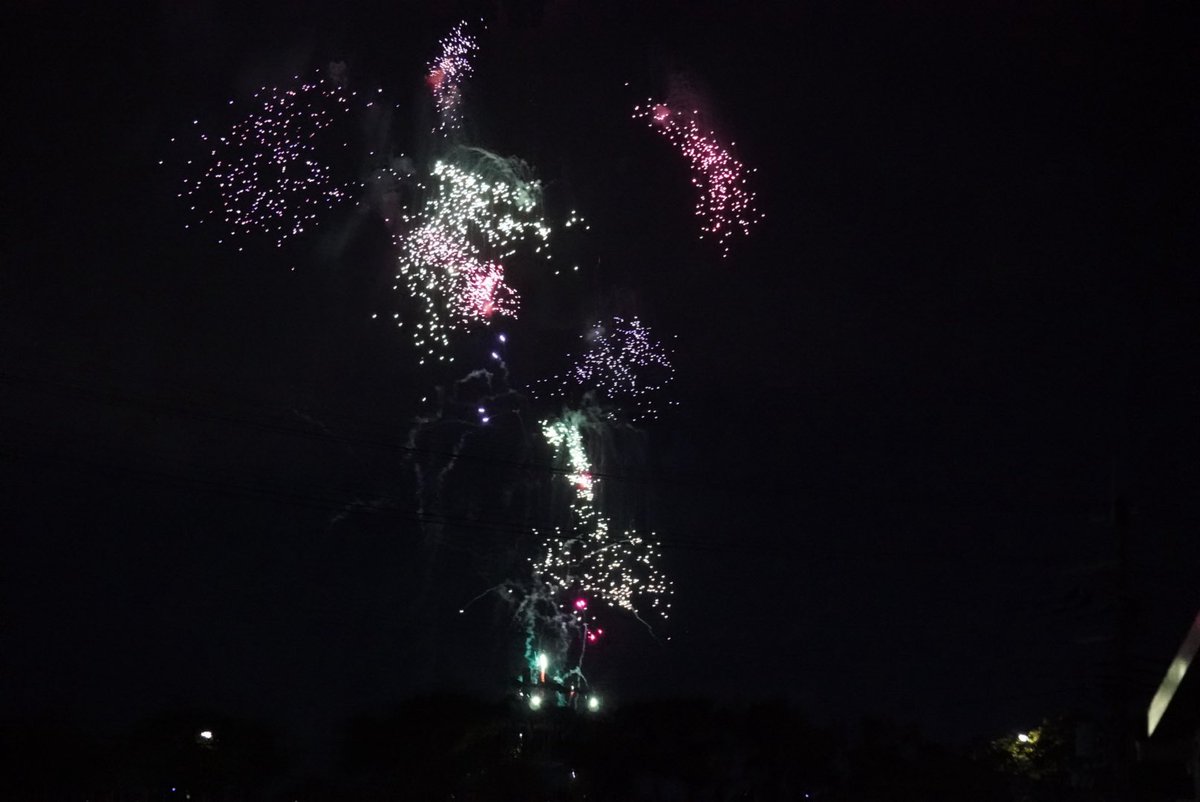 moppu0514's tweet photo. #カメラ好きと繋がりたい #写真好きと繋がりたい #いいねください #フォローほしいです #雲 #風景 #花火 #狭山池 #大阪狭山市
やっぱり勝手に車停まってたなぁ
しかも住んでる人の車の真ん前に停めてるのおってビックリする
花火撮るのってやっぱ難しいなぁ
まだたくさん撮ってるからまた載せていこう https://t.co/mSlXUf5dXM