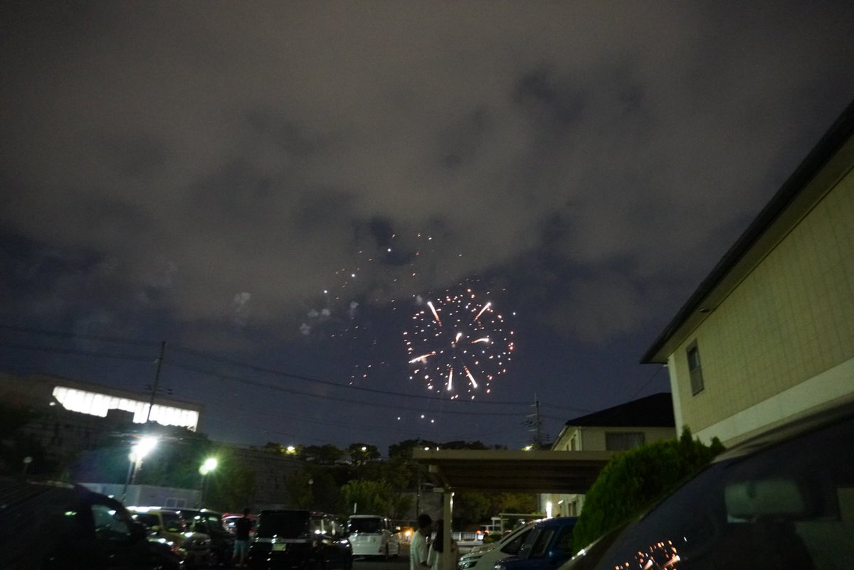 moppu0514's tweet photo. #カメラ好きと繋がりたい #写真好きと繋がりたい #いいねください #フォローほしいです #雲 #風景 #花火 #狭山池 #大阪狭山市
やっぱり勝手に車停まってたなぁ
しかも住んでる人の車の真ん前に停めてるのおってビックリする
花火撮るのってやっぱ難しいなぁ
まだたくさん撮ってるからまた載せていこう https://t.co/mSlXUf5dXM