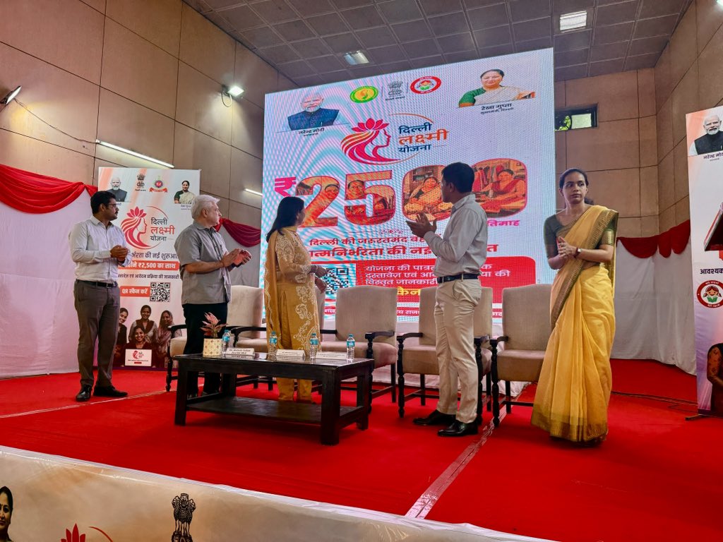 kjsehrawat's tweet photo. दिल्ली लक्ष्मी योजना केवल एक सरकारी योजना नहीं, बल्कि लाखों महिलाओं के आत्मसम्मान, आत्मनिर्भरता और आर्थिक सशक्तिकरण का मजबूत संकल्प है।

इस योजना के अंतर्गत पात्र महिलाओं को प्रतिमाह ₹2,500 की आर्थिक सहायता प्रदान की जाएगी, ताकि वे अपने परिवार की आवश्यकताओं को बेहतर ढंग से पूरा कर सकें और अपने सपनों को नई उड़ान दे सकें।

आज साउथ वेस्ट डीएम के साथ पंजीकरण केंद्र का शुभारंभ किया।

आदरणीय प्रधानमंत्री श्री @narendramodi जी के मार्गदर्शन एवं दिल्ली की माननीय मुख्यमंत्री श्रीमती @gupta_rekha जी के नेतृत्व में महिलाओं के सशक्तिकरण की दिशा में यह एक ऐतिहासिक और जनहितकारी पहल है।

मैं सभी पात्र महिलाओं से आग्रह करती हूँ कि बिना किसी विलंब के अपना पंजीकरण अवश्य कराएँ और इस महत्वपूर्ण योजना का लाभ उठाएँ।

पंजीकरण हेतु: https://t.co/B5WYQDPUa0

#ViksitDelhi
#SashaktNaariSamriddhDelhi