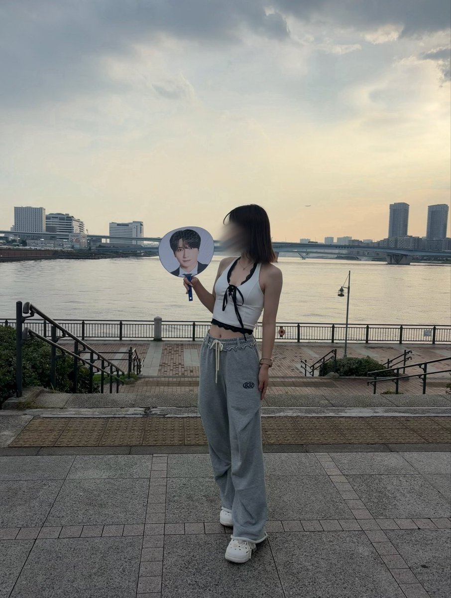 xxteukxi's tweet photo. 83z最高に楽しかったー！！！！！♡
スタンディングに備えてゆっくり休んで明日も楽しむぞーーー✊🏻💙
スウェット一目惚れで買ったけど本当に形大優勝◎ https://t.co/0HqrlyU4sU
