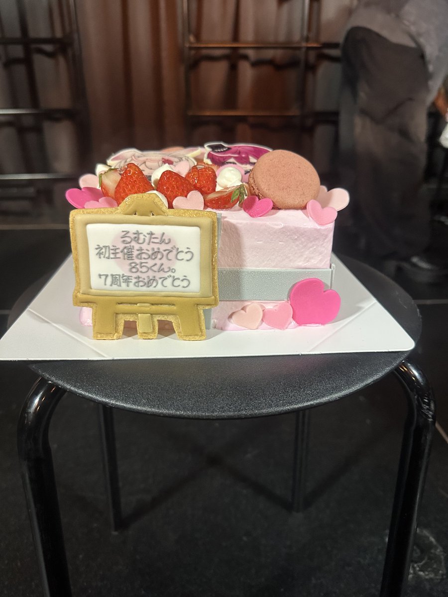 soyontyan_0901's tweet photo. ✨取り急ぎ✨
START DASH SENSATIONにて85くん。琉夢さん宛に花束、ケーキ出させていただきました😽💕︎
琉夢たん初主催お疲れ様だよ😿
85くん。めっちゃ早いけど7周年おめでとう😽💕︎
おふたりともお疲れ様だよ😘💕 https://t.co/z3yGir9x4S