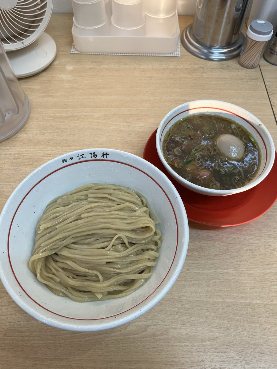 ti_utage's tweet photo. 麺や 江陽軒 さん
📍滋賀県彦根市蓮台寺町

🍜つけそば  並盛
TP  味玉

滋賀の名店でつけそばをすするぅーー‼︎
動物と魚介の旨味のバランスが抜群✨
酸味がキレを生んであとを引く🙂‍↕️
最後はアッツアツのスープ割りで完まくりーーーっ
ちょめめ〜いの一杯でした🙏😌 https://t.co/2lfbCiMrle
