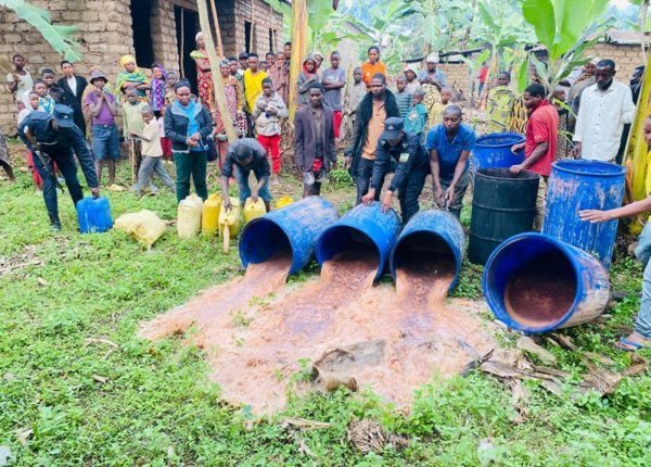 placide_art's tweet photo. 📌Izi nzoga cyangwa se ibi binyobwa byuzuye uburozi bwica vuba cg se gake gake dukwiye kubirwanya nta kujenjeka.

🚨𝐈𝐜𝐲𝐢𝐳𝐞𝐫𝐞 :Hari ibibazo byinshi u #Rwanda rwahuye nabyo kandi rubisohokamo neza, iki sicyo cyatunanira. https://t.co/nUhMB2BmwL