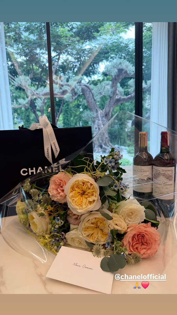 nongsiii's tweet photo. gemini_nt IGS

From @CHANEL and @BangOlufsen 🥹💐

#Gemini_NT #เจมีไนน์ https://t.co/hcge9kVrF1