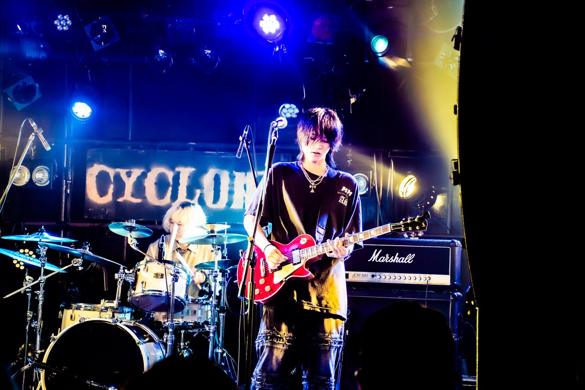 awayoi_official's tweet photo. 7/31 (金)
awayoi × shibuya cyclone pre
『はじめまして、世界。』
📍渋谷 cyclone
⁡
1.細胞
2.死則演算
3.うたたね
4.残り者
https://t.co/Rz06dg9jov 
6.海百合
https://t.co/m9VmDBRuHX
8.金星に酔って。
⁡
sup Dr.@funukunDr 
📸@__killmiss https://t.co/SafztjvB9F