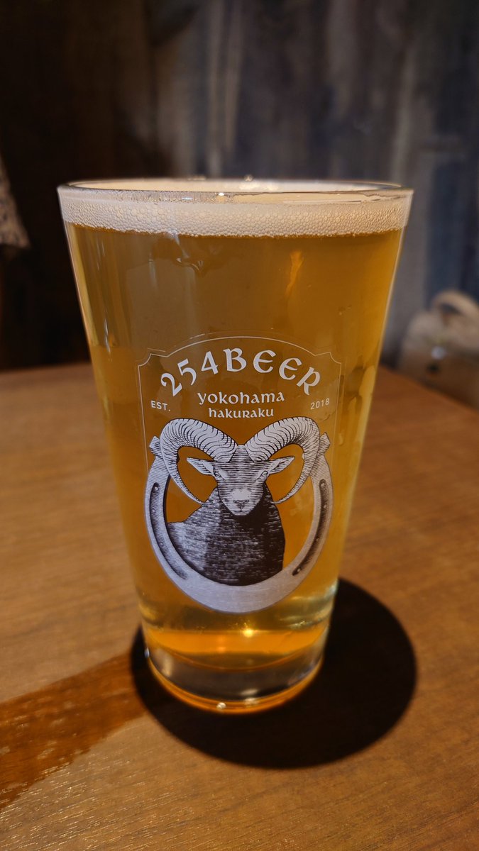 YCBF01's tweet photo. 横浜白楽 #254BeeR

最初は88ラガー

ピカピカなラガー
クリーンなライムを感じるような
美味しいです

今月で醸造開始から8年
おめでとうございます！ https://t.co/KXN8Lhr2L6