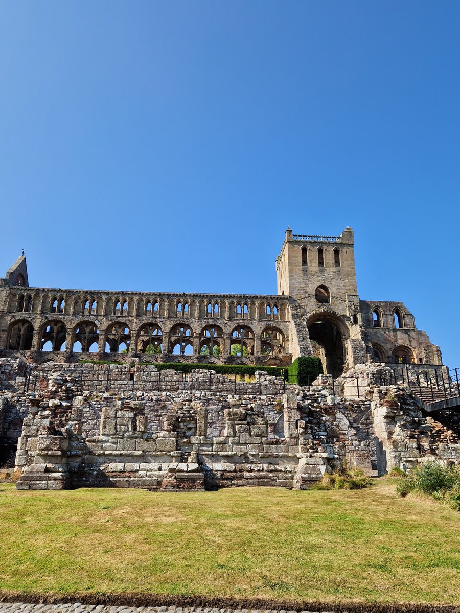 MistyFl60439423's tweet photo. @DailyPicTheme2 Jedburgh Abbey is absolutely stunning. 🏴󠁧󠁢󠁳󠁣󠁴󠁿 #FavouritePictureFromJuly
#DailyPictureTheme https://t.co/aeAN6OmMtx