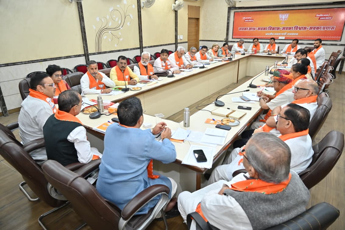 BJP4Rajasthan's tweet photo. आज जयपुर स्थित भाजपा प्रदेश कार्यालय में निकाय व पंचायत चुनाव संचालन समिति की बैठक माननीय मुख्यमंत्री श्री @BhajanlalBjp, प्रदेश अध्यक्ष श्री @madanrrathore, प्रदेश महामंत्री (संगठन) श्री @ajaeybjp एवं अन्य वरिष्ठ पदाधिकारियों की उपस्थिति में सम्पन्न हुई।

बैठक में आगामी चुनावों की रणनीति, संगठनात्मक तैयारियों, बूथ सशक्तिकरण एवं चुनावी व्यवस्थाओं को लेकर विस्तृत चर्चा की गई।