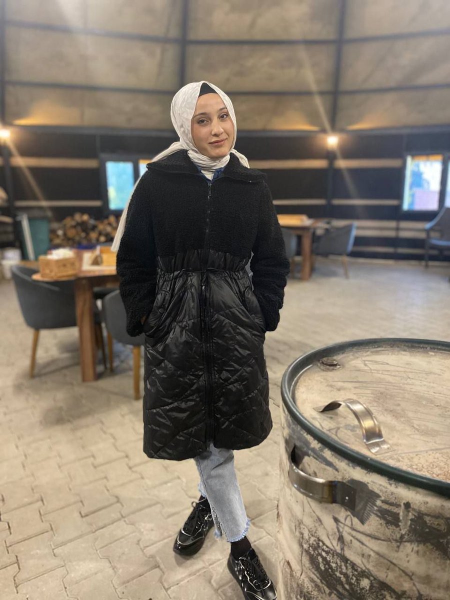 trbpatoxsi's tweet photo. Dışarıda uslu hatun evde bir kedi sizlere güzel değilmi? https://t.co/a6yhTkhmRQ