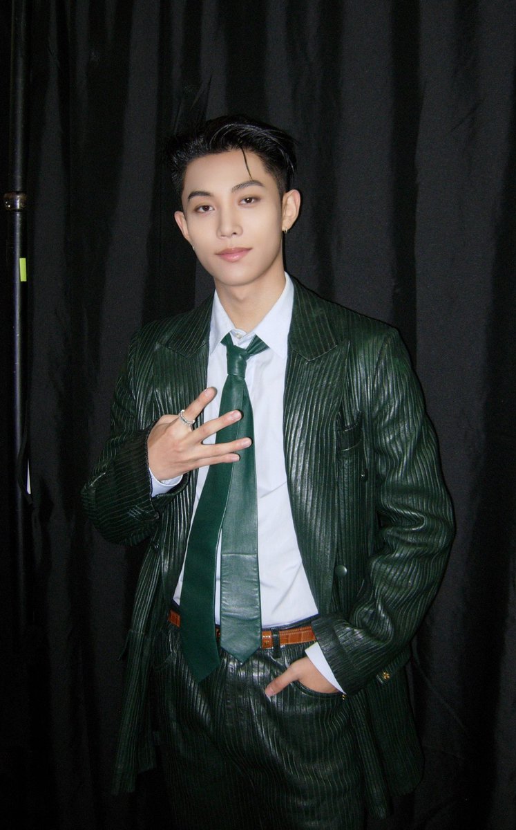 morelove_kr's tweet photo. 영보스와 미스터트롯최종우승자 그사이 어딘가 https://t.co/N7jUNyJWKA