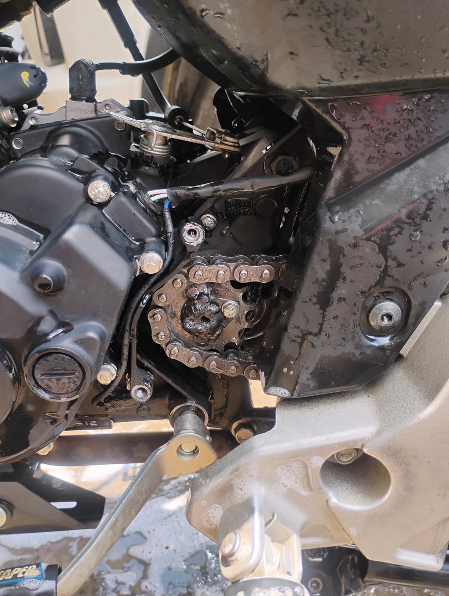 AdityaKumarRat5's tweet photo. Gear shaft shocket change krne ke naam par use weld kar diya gya hai or bill me bhi nahi btaya gya hai
@India_Yamaha please help kren https://t.co/2pGa38sxFl