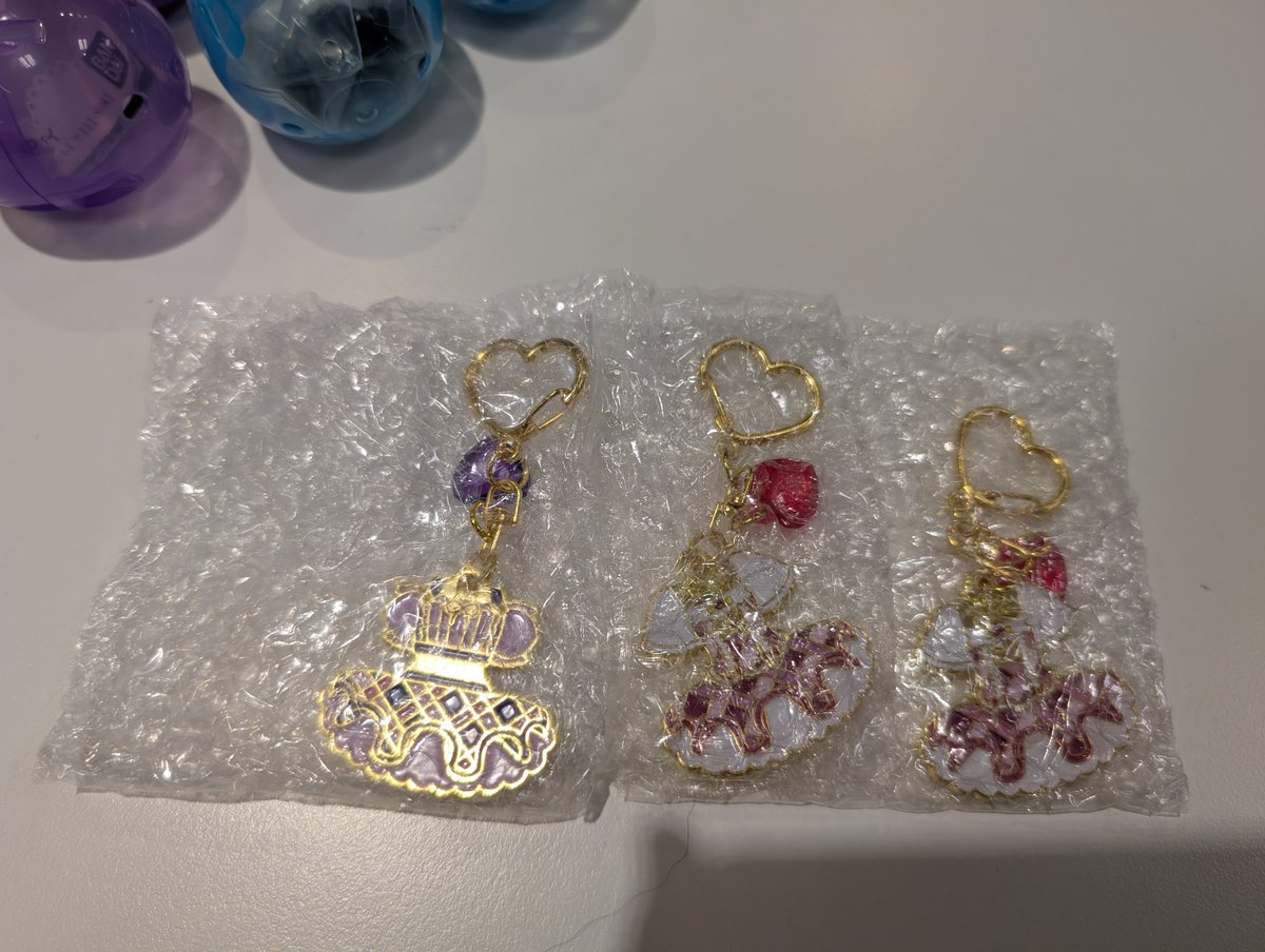 yuri__ooo00's tweet photo. アイカツ ダイキャスト ドレス チャーム 交換

譲)レッドステージ、パープルステージ

求)ピンクステージ、イエローステージ、パープルステージ

手渡しまたは郵送での交換希望です。
しばらくアスナル金山に滞在してます。
お気軽にお声掛けください…!!

#ガチャガチャ 
#交換 
#アイカツ https://t.co/tZfZC85R3q