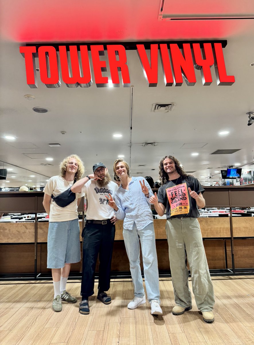 TOWER_Shibuya's tweet photo. #Yuuf
7/28に、スペシャル・インストア・ライヴ&サイン会を開催した、Yuuf!
イベント時にお写真をいただきました!📸
ありがとうございます🥰
〈Ninja Tune〉傘下のレーベル〈Technicolour〉と契約を果たしたロンドン拠点の新鋭バンド!
エキゾチックでオリエンタルなインストから、ロック、ソウル的なグルーヴまで、フロアも大盛り上がりでした!
FUJIROCK 出演でさらに注目を集めるバンド!
ぜひチェックしてみてください!
ご参加いただきました皆さま、ありがとうございました😊(ウ)
#タワ渋イベント