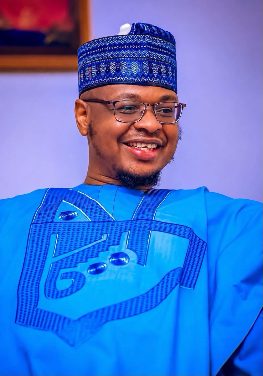 moderate_ustaz's tweet photo. Bsc in Computer science (ATBU)
Msc in Computer science (ATBU),
MBA in Technology management (ATBU)
PhD in oil & gas computing (Cambridge UK),
Digital transformation (Harvard),
Strategic innovation (US)
Management (UK)
Former DG NITDA 
Led Minister of Communication and Digital Economy
And above all, he memorizes the entire Holy Quran.
Gombe fa Alhamdulillahi