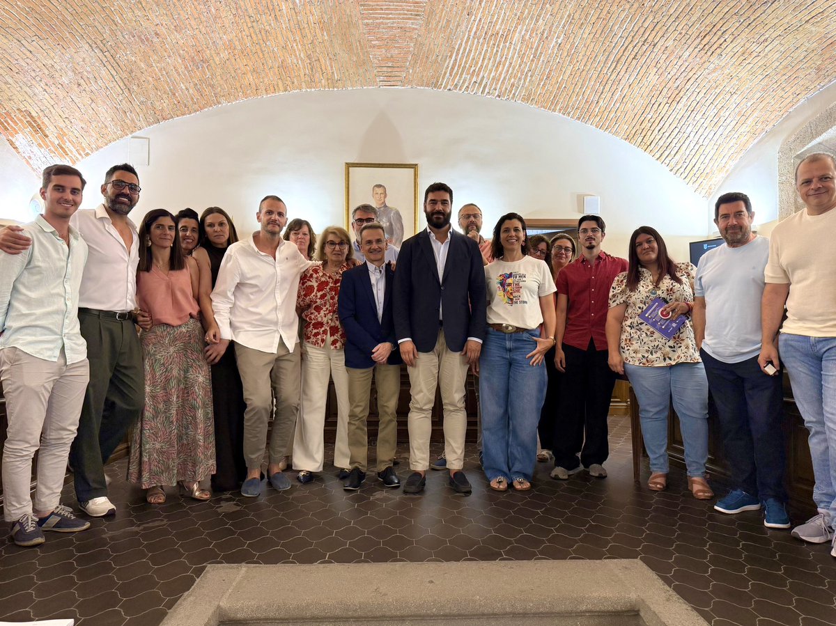 DDoniga's tweet photo. Ayer, durante la celebración del Pleno Municipal, dimos la bienvenida a @jafmerchan como nuevo concejal del @Ayto_Plasencia 

Le deseo mucho acierto en esta nueva etapa de servicio público.

Enhorabuena por este nuevo reto y bienvenido a esta corporación municipal. https://t.co/gxWxHNkHyS