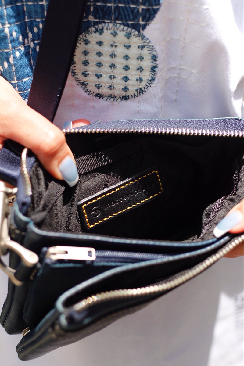 mspc_osakaflag's tweet photo. -STAFF STYLING-

【 Pollet 】

No,03160-CL
Wallet Pouch

Color: Indigo

#masterpiece  #osaka  #japan     #鞄 #madeinjapan https://t.co/GmmVDWbIhH