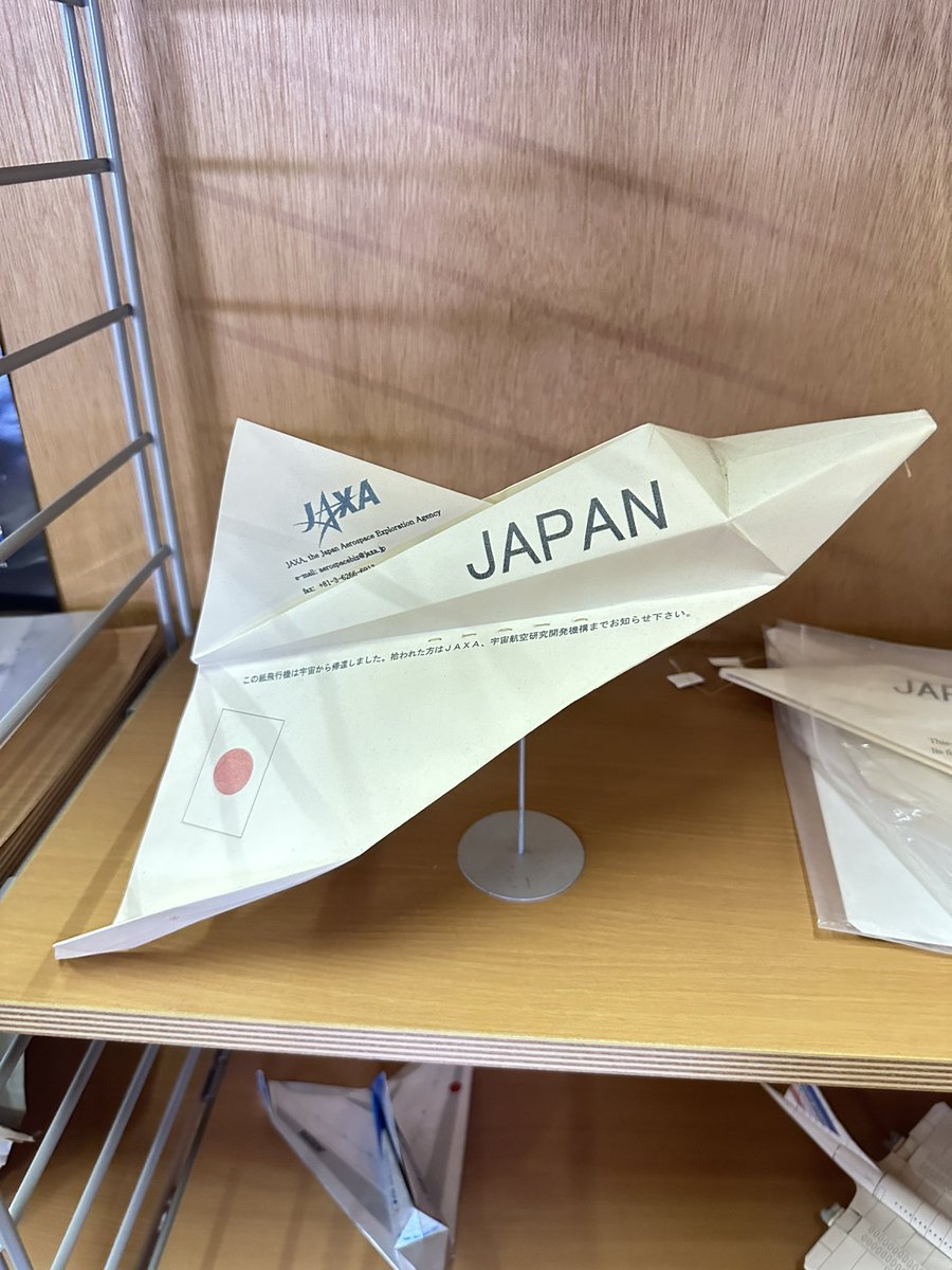 oshishu's tweet photo. 今日は家族揃って #紙ヒコーキ博物館 へ聖地巡礼✨

機体の多さに驚きつつ
1階で折って2階で投げました✈️

折るの久々すぎて裏表が逆だーwww

これで入館料100円とか安すぎ😱 https://t.co/F4MdAKmDdY