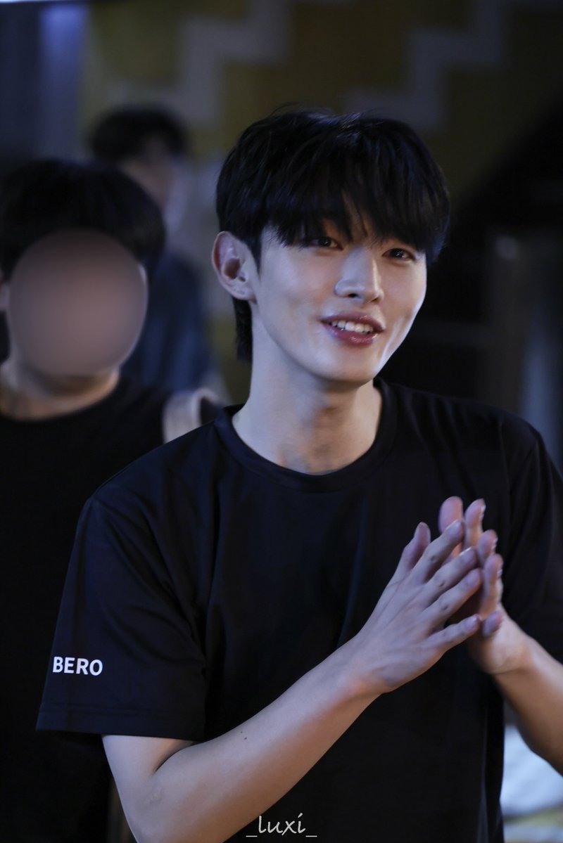 lluuu_0707's tweet photo. 073126 <소년의 초상> 퇴근길🎨
#윤지성 #YoonJisung #소년의초상 https://t.co/6Jl6PdxyDg