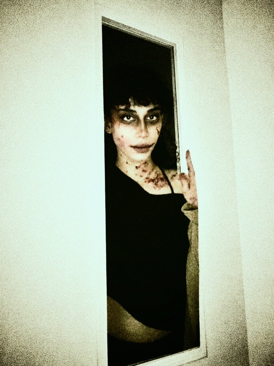 Lizethvmunoz's tweet photo. Obsession is the most dangerous thing there is...🌕🌓🌒🌑

The rest of the photos are on my IG:
lizeth.horror

#Horrorphotograph #photograph https://t.co/ftTzG0j9Cy