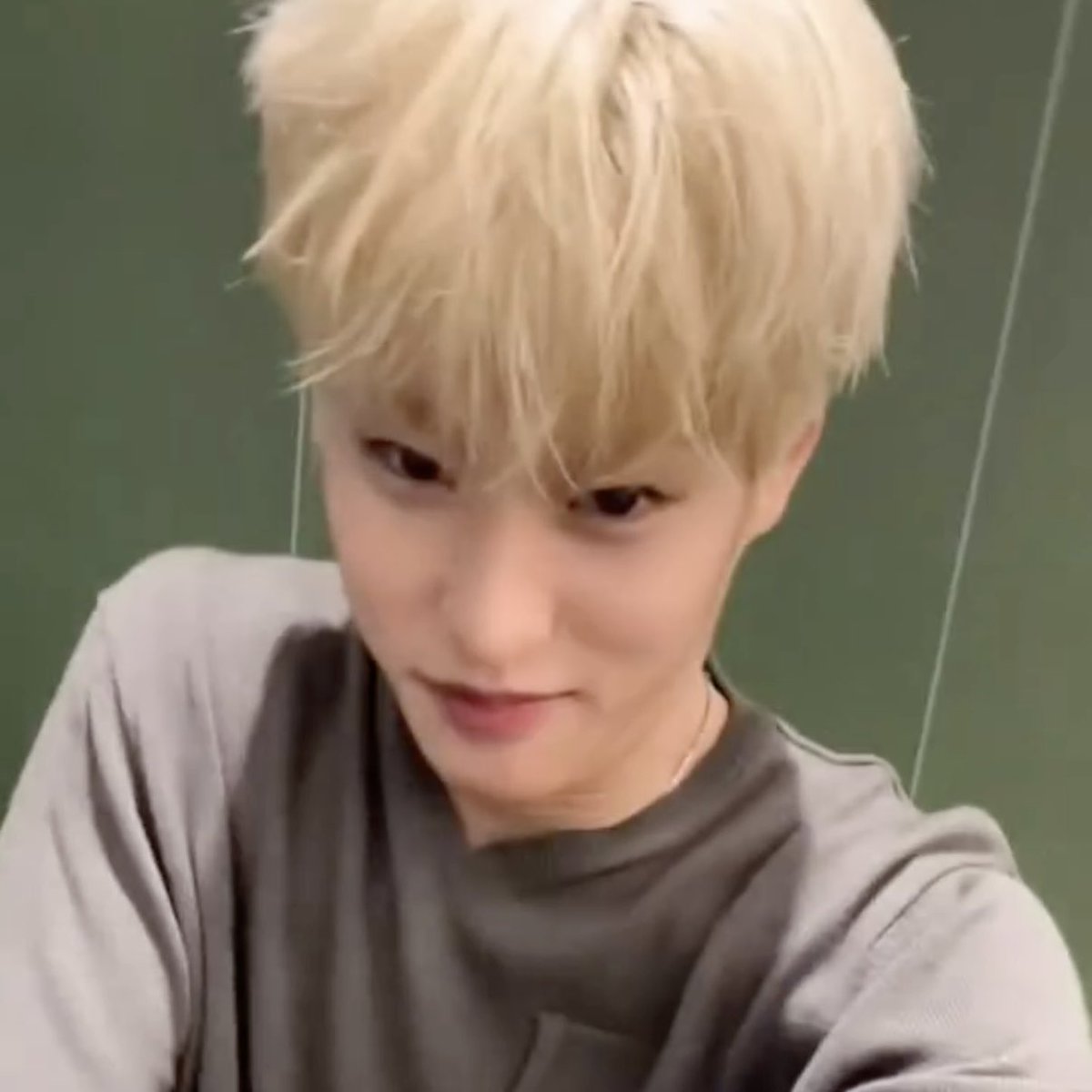 ddS2rii's tweet photo. 씹졸ㄹㄹㄹ귀   ㅇㅏ.......... https://t.co/4He9uL5gYd