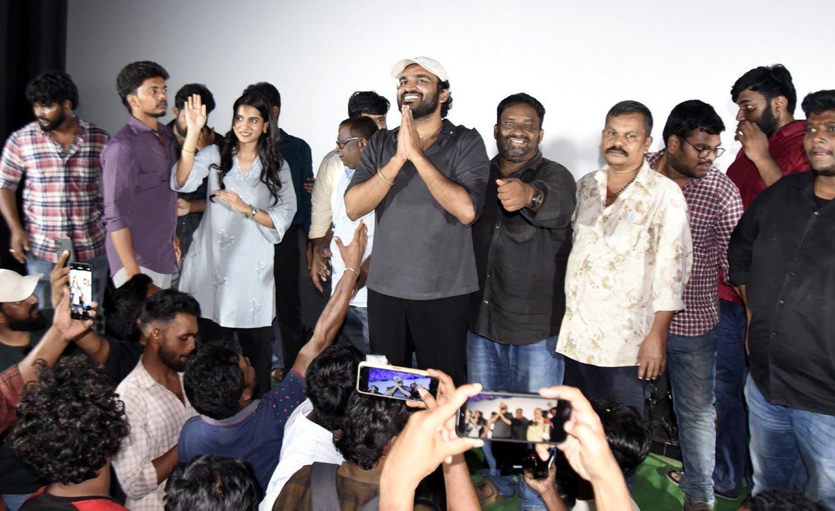 onlymoviesnews's tweet photo. Thanking the vibrant people of Uttarandhra (Srikakulam, Vizianagaram, Visakhapatnam) for the grand welcome you gave the “Chennai Love Story” movie team. Your love, your cheers, and your warmth have touched us deeply. Every smile, every clap, every word of encouragement felt like a blessing.

#ChennaiLoveStory

@Kiran_Abbavaram @srigouripriya @SKNonline #SaiRajesh @Ravinamburii @MassMovieMakers @AmruthaProd @DheeMogilineni @tseriessouth