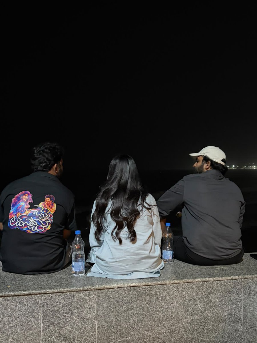 onlymoviesnews's tweet photo. Thanking the vibrant people of Uttarandhra (Srikakulam, Vizianagaram, Visakhapatnam) for the grand welcome you gave the “Chennai Love Story” movie team. Your love, your cheers, and your warmth have touched us deeply. Every smile, every clap, every word of encouragement felt like a blessing.

#ChennaiLoveStory

@Kiran_Abbavaram @srigouripriya @SKNonline #SaiRajesh @Ravinamburii @MassMovieMakers @AmruthaProd @DheeMogilineni @tseriessouth