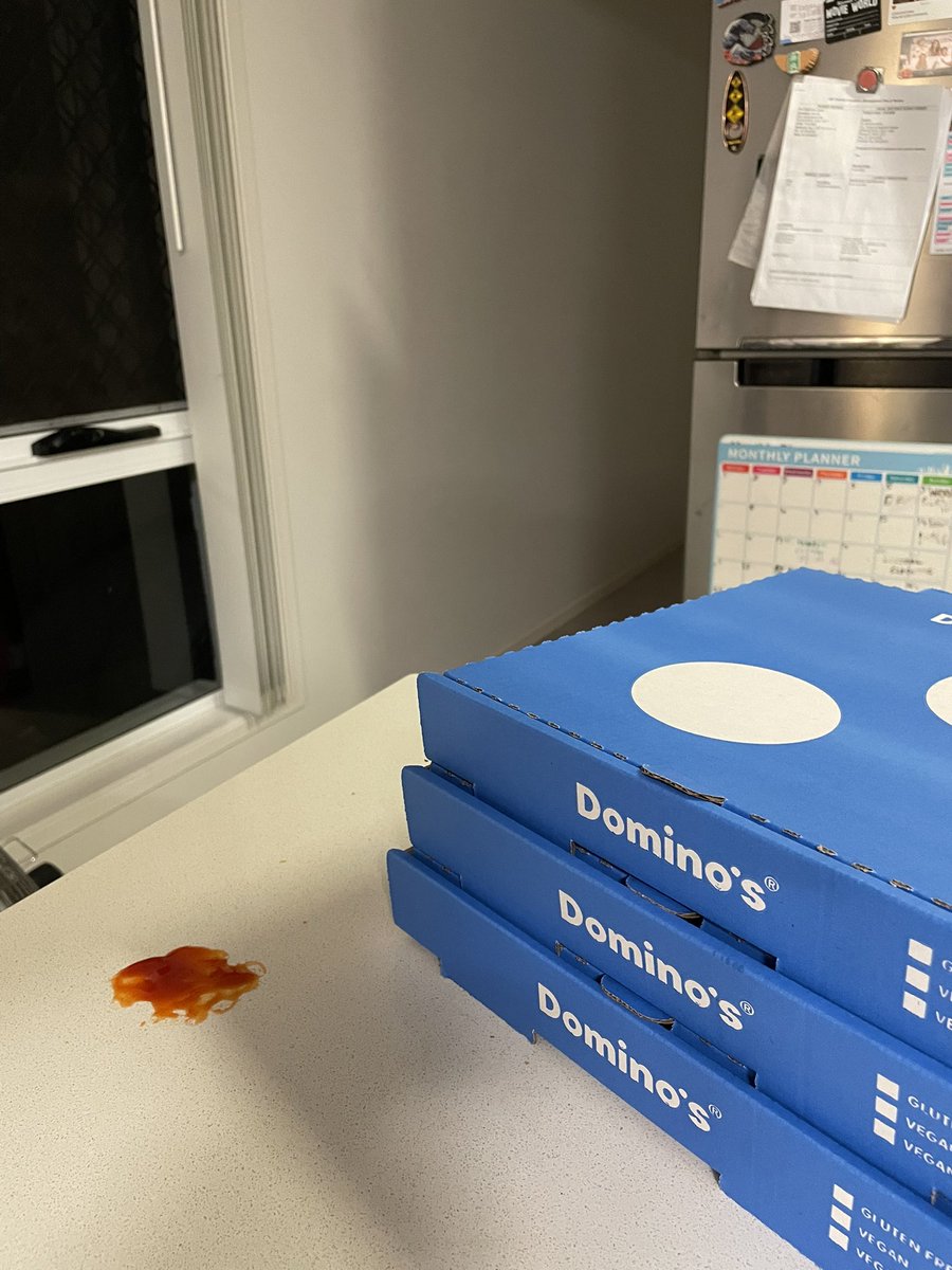 zuzukkini's tweet photo. Pizza time https://t.co/a96MyYFpMd