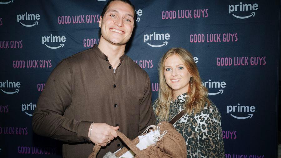Ekstra Bladet on X: "Kendispar jubler: Er gravid igen https://t.co/l4lEAB3ymD https://t.co/yn5blXxhSB" / X