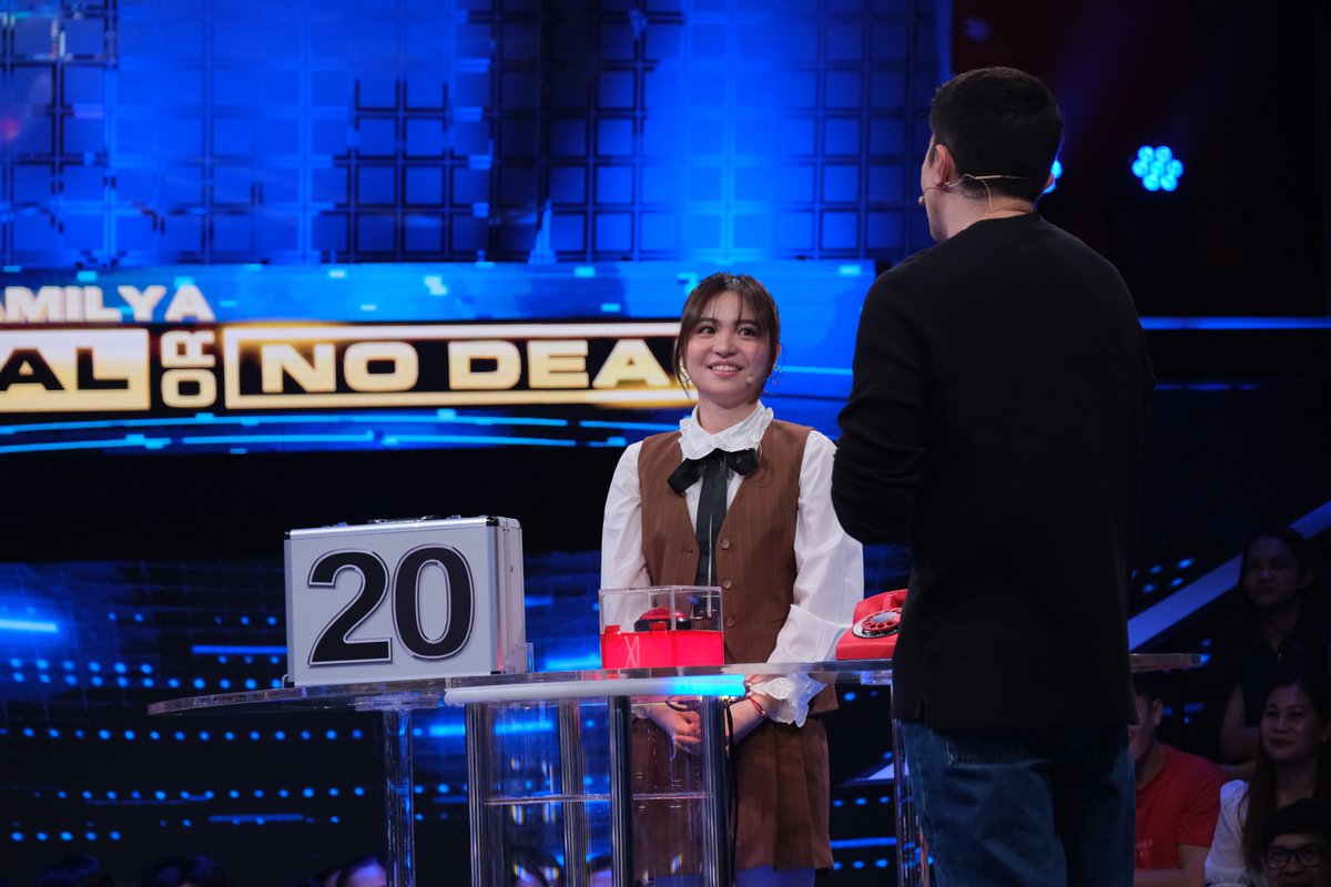 Kapamilya_DOND's tweet photo. Ikaw ang maglalaro ngayong gabi sa #KapamilyaDealOrNoDeal, Sharlene San Pedro! Mapanindigan kaya niya ang hawak na briefcase o baka naman iniisip niyang palitan ito? #KDONDKolette 💼☎️ https://t.co/2wT4rs8pcR