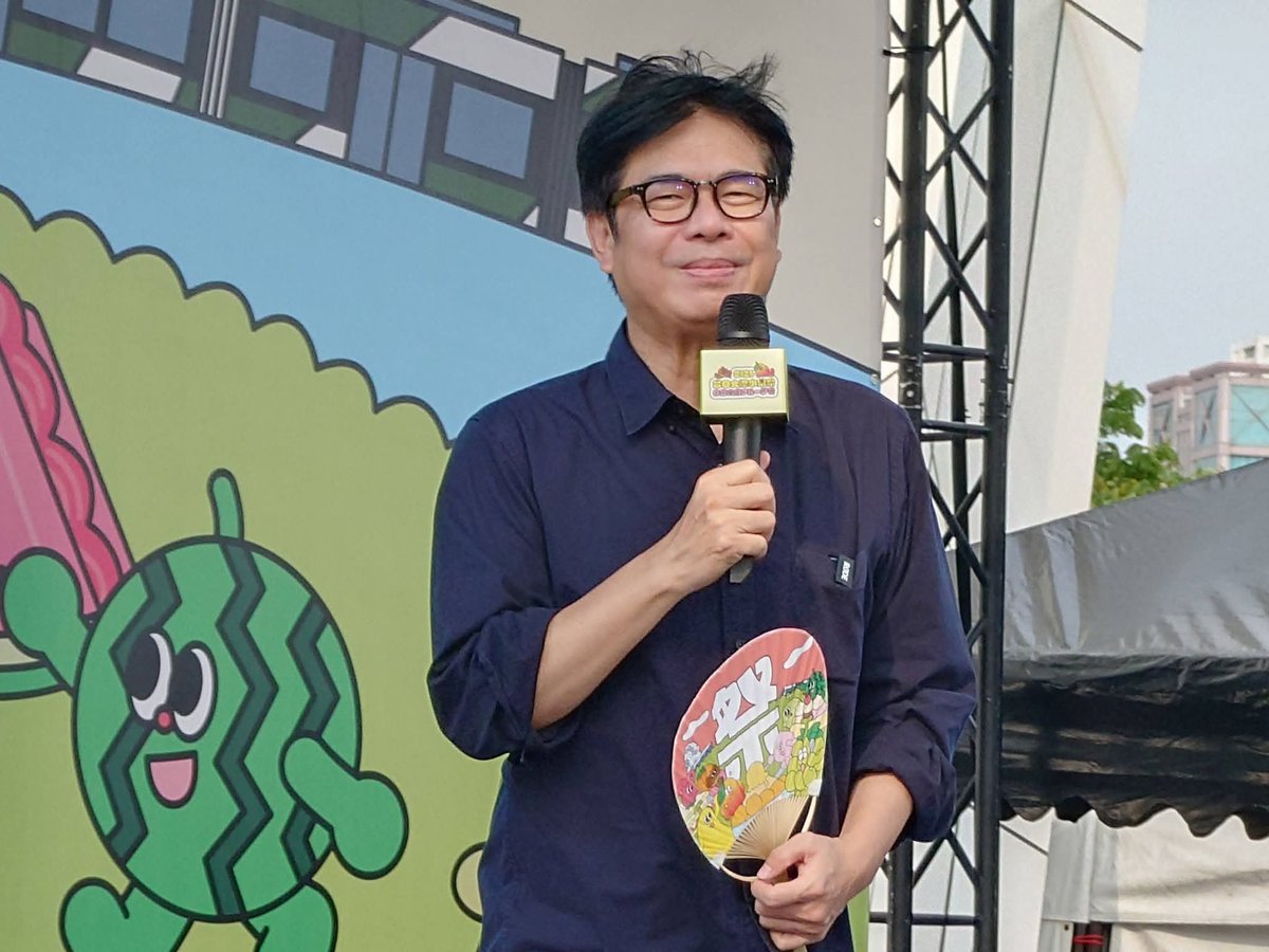 YorishigeNumazu's tweet photo. 8月1日(土)、台湾の高雄市で開催されました『日台高雄フルーツ祭』に参加！！

沼津市と高雄市は、観光交流促進協定を締結しております！！

沼津市ブースにて、特産品をトップセールスさせて頂きましたが、高雄市長にもお越し頂き、冷たい『寿太郎みかんジュース』を楽しんで頂きました📣

明日も頑張ります！！

#日台高雄フルーツ祭
#台日大港水果祭 
#台湾
#高雄市
#沼津市