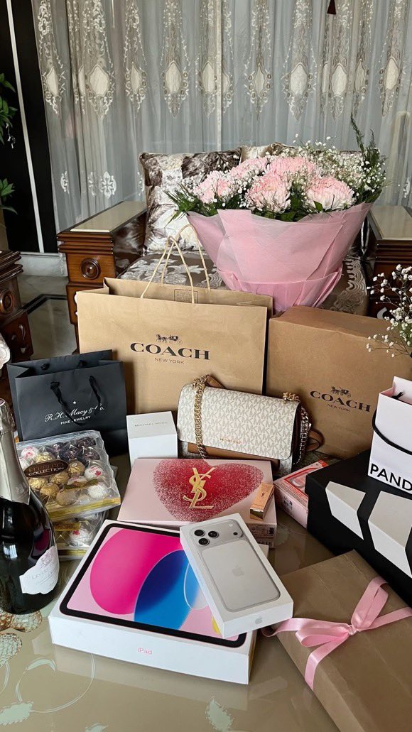 BabyGucci4L's tweet photo. I don surprise my babe my babe is my life❤️ https://t.co/gIxwINUQxa