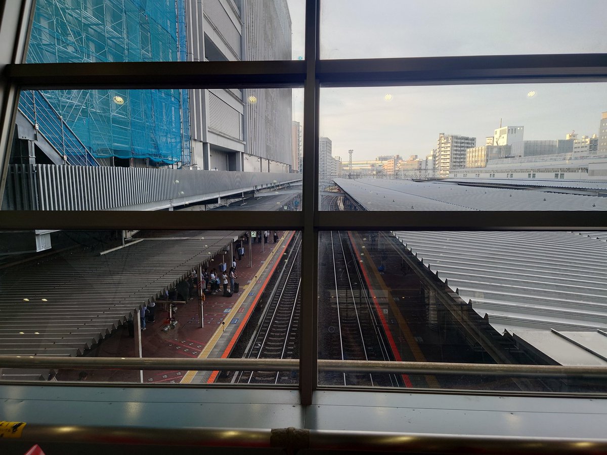 kikki__'s tweet photo. 博多駅1、2番ホームの上にこんな待合室あったんだ知らなかった…
涼しくて助かる🥰 https://t.co/7Dr4WbdKAs