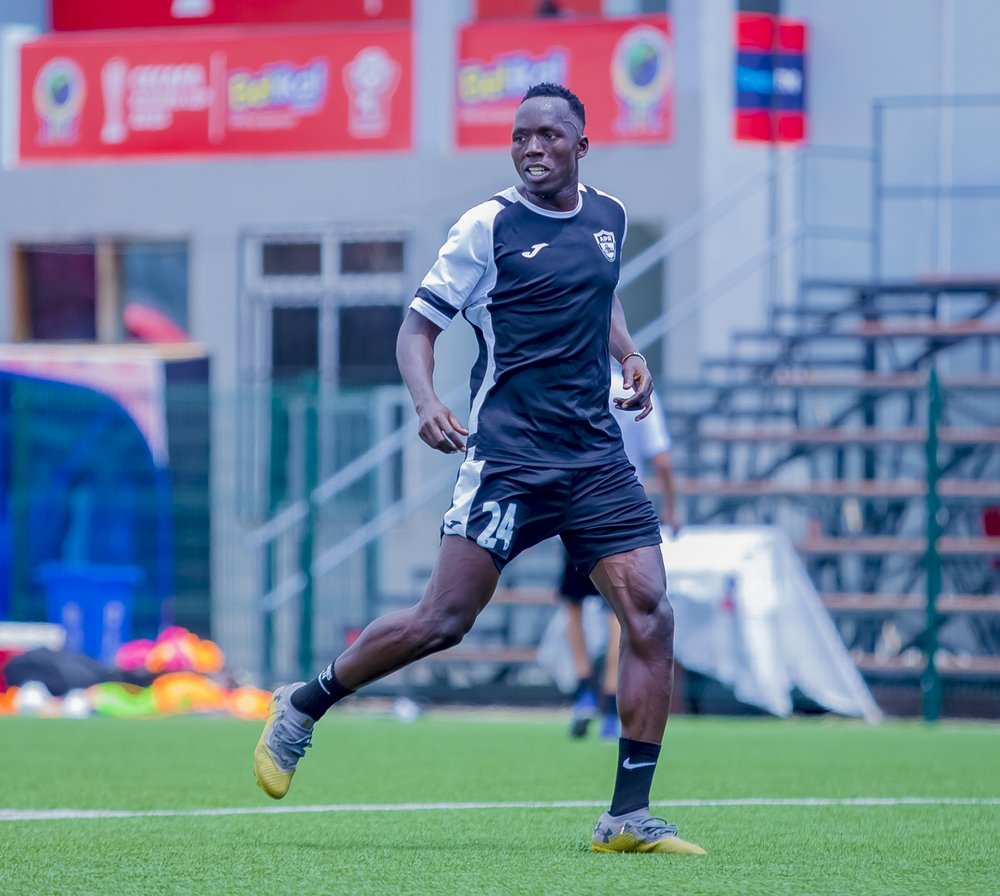 aprfcofficial's tweet photo. 🦁 THANK YOU, DENIS OMEDI 🖤🤍

🦁 APR F.C

Ikipe ya APR F.C. irashimira byimazeyo uwari umukinnyi wayo, DENIS OMEDI, wamaze kubona indi kipe yerekejemo nyuma y’ibiganiro byagenze neza hagati ye, APR F.C. n’ikipe ye nshya.

Mu mwaka umwe n’igice yamaze muri APR F.C., OMEDI yagaragaje ubwitange, umuhate n’umusaruro mwiza, atsinda ibitego 15 mu marushanwa yose ndetse anatwara ibikombe bitandukanye ari kumwe n’ikipe.

Turamushimira uruhare yagize mu mateka yacu kandi tumwifuriza amahirwe masa n’intsinzi mu rugendo rwe rushya. 🙏🦁

Murakoze, Denis Omedi! Uzahora uri Intare. ❤️

#APRFC #ClubGiant #WeAreLions