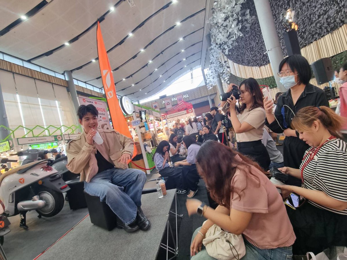 SaintFCOfficial's tweet photo. รวมพลหลังเวทีนะคะ ใครเพิ่งมารีบมาหา พูดคุยกับน้องเซ้นต์ค่ะ 

JAEW SAEB FUR X SAINT
#เซ้นต์แจ๋วแซ่บเฟ่อร์
#รวมสายกินมาฟินร้านเด็ด 
#แจ๋วแซ่บเฟ่อร์
#Saint_sup #MingEr https://t.co/UHDsW4UBaL