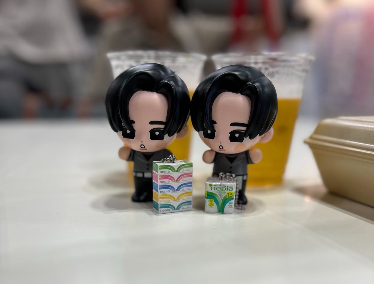 yzIADBEo6Tas5p7's tweet photo. 今年もドラッグストアショーに行ってきた✌️
朝から炎天下の中入場するまで並んで（入るまでがいちばん辛かった💦）無事に爆イケ可愛い目黒蓮様拝んできました🖤
ネピア ブースはデジタル整理券方式何だけど全然整理券取れなかった🥲
まぁ他で沢山頂いたしお昼に食べたステーキとビール美味しかったし👍 https://t.co/xj3zJUUkLM