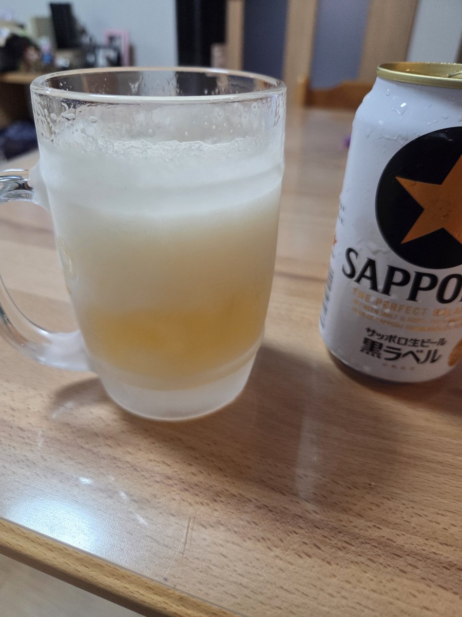 suparou1985's tweet photo. 今日も1日暑かったですね🥵
夕方外仕事をして汗だくに💦
風呂上がりにキンキンに冷やした黒ラベルいただきます🍺
カンパーイ🍺✨🍺！！

#ロマサガビール党 https://t.co/ph8af3LJ8s