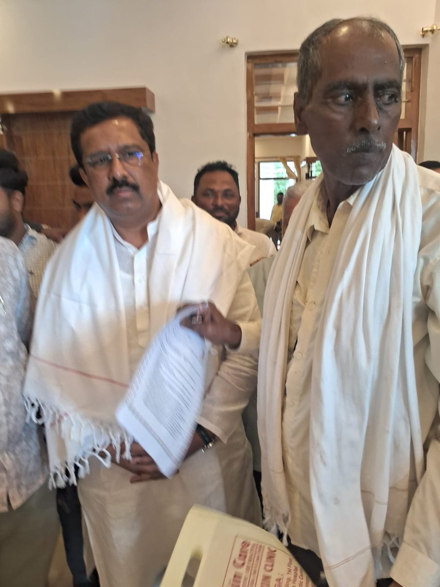 AsgaraliSaaa2's tweet photo. Mp syed hussen sab https://t.co/cndcbnzwyG