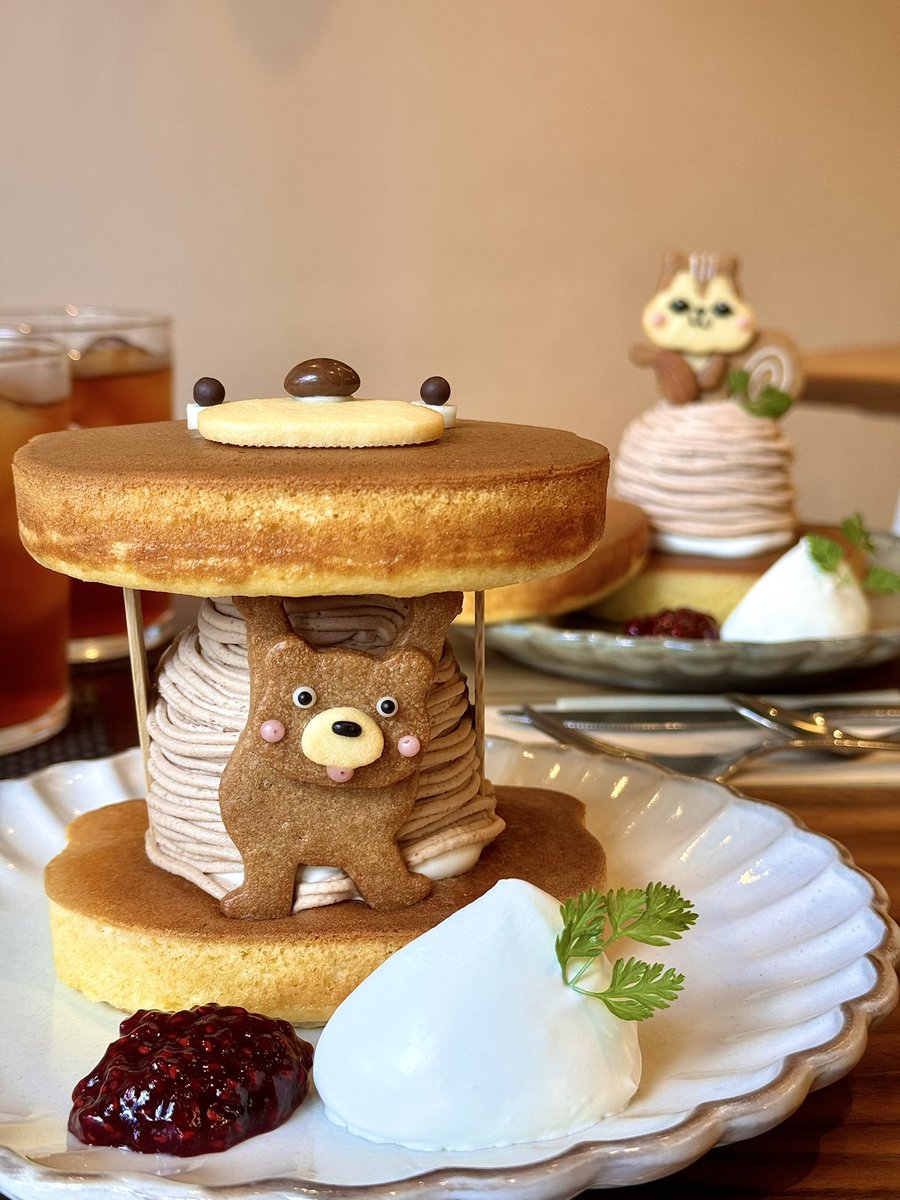 tabe_megumi's tweet photo. 可愛すぎるクマさんホットケーキ🧸🥞
都立大学『henteco 森の洋菓子店』 https://t.co/7a6lpsIh3k