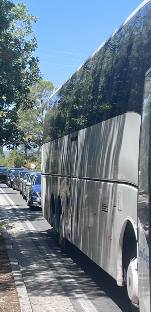 cmefly2019's tweet photo. No toilet facilities stuck in 30 degrees heat and no shop insight to buy a bottle of water having passengers men and women pissing on the side of the road @FlixBus unacceptable and the driver don’t speak a word of English and having to use other passengers having to translate https://t.co/UlP4m95pRH