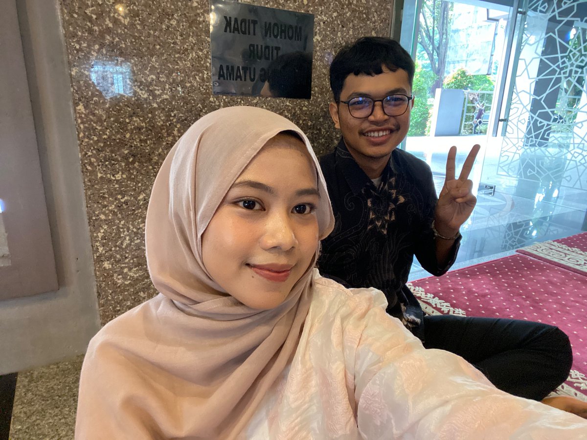 dinaaeee's tweet photo. Kondangan https://t.co/zuahDuKHed