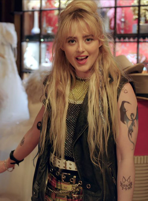 wtbilly_bot's tweet photo. サラ役のKathryn Newton は、「スイッチ」や「アビゲイル」など、ホラー常連ですね。 https://t.co/mPGK5EXQC1