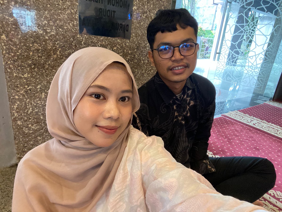 dinaaeee's tweet photo. Kondangan https://t.co/zuahDuKHed