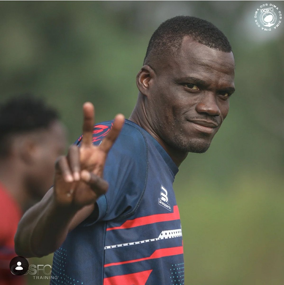 Iamfelixtz's tweet photo. 🚨 𝐀𝐑𝐑𝐈𝐕𝐄𝐃 - Fred Duval Ngoma 🇨🇬 amewasili Tanzania 🇹🇿 hii leo kwaajili ya kuanza majukumu yake ndani ya Young Africans 🔰

✅ Photoshoot.

Yupo tayari kuwatumikia Wananchi 🔰 https://t.co/vLGqLCpTsC